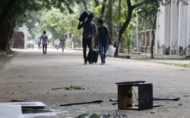 ভূমিকম্প আতঙ্কে বন্ধ ঢাবি, হল ছাড়ছেন শিক্ষার্থীরা