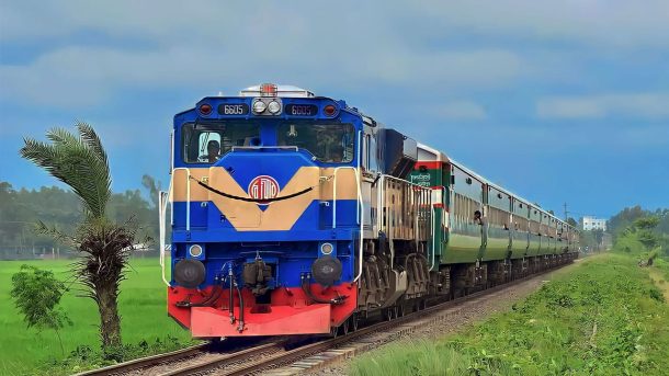 টিকিট বিহীন ১৯৭১ যাত্রী কাছ থেকে প্রায় সাড়ে ৪ লাখ টাকা আদায়