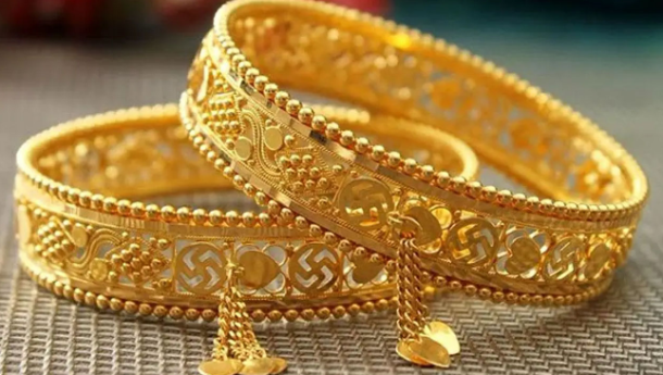 সোনার দাম বেড়ে ছাড়াল ২ লাখ ৪ হাজার