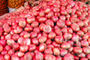 ঢাকায় পেঁয়াজ ১১০ টাকা, একদিনেই কেজিতে বাড়লো ২০ টাকা