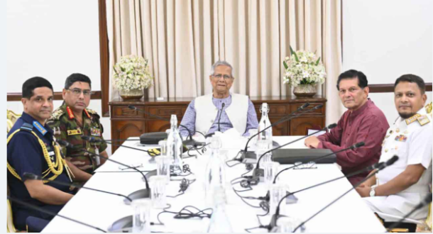 প্রধান উপদেষ্টার সঙ্গে তিন বাহিনী প্রধানের সাক্ষাৎ