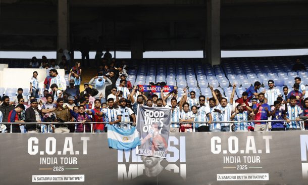 মেসিকে ‘দেখতে না পেয়ে' কলকাতায় দর্শকদের ক্ষোভ, তোপের মুখে মমতা