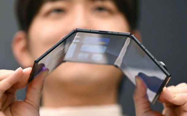 স্যামসাংয়ের প্রথম মাল্টি-ফোল্ডিং ফোন উন্মোচন