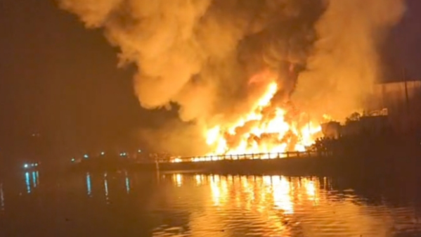 চট্টগ্রামে ঝুটের গুদামে আগুন