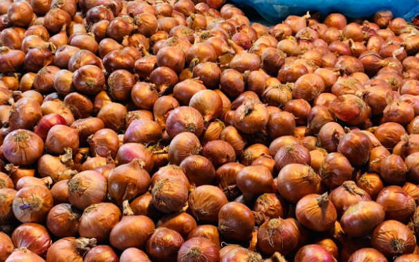খুলনায় একলাফে পেঁয়াজের দাম বেড়েছে ৩৫ টাকা