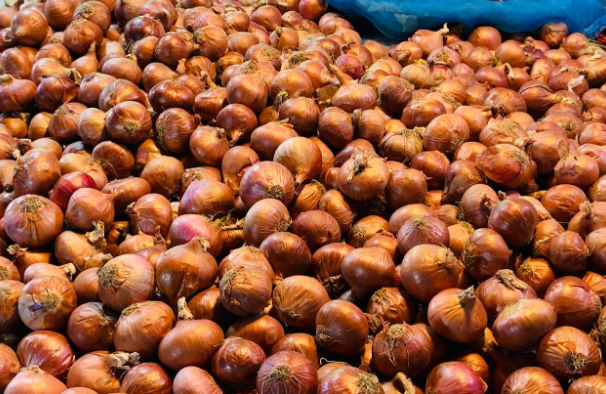খুলনায় একলাফে পেঁয়াজের দাম বেড়েছে ৩৫ টাকা