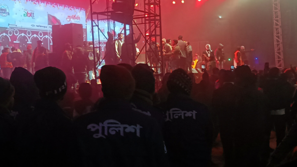 জেমসের কনসার্টে ইট নিক্ষেপ, আহত ৩০