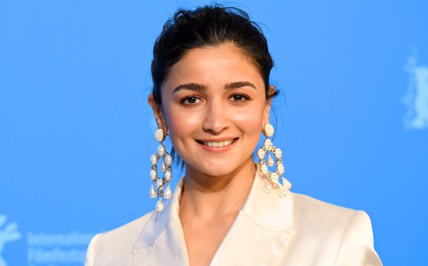 পোশাকে স্বামীর পদবি, আলোচনায় আলিয়া ভাট