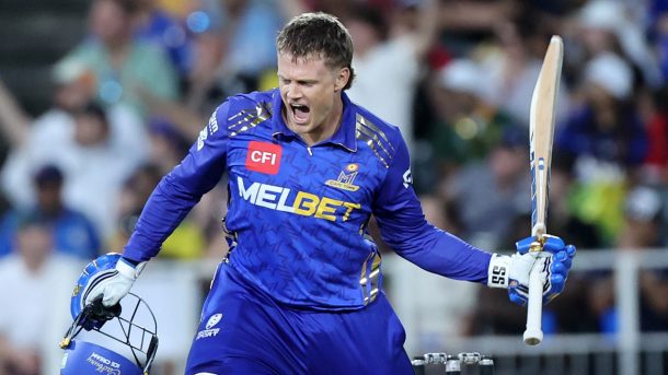 বিশ্বকাপ থেকে বাদ পড়া প্রোটিয়া তারকার সেঞ্চুরিতে ইতিহাস