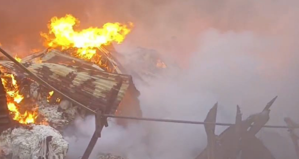 প্রায় ৩ ঘণ্টা পর ঝুট গুদামের আগুন নিয়ন্ত্রণে