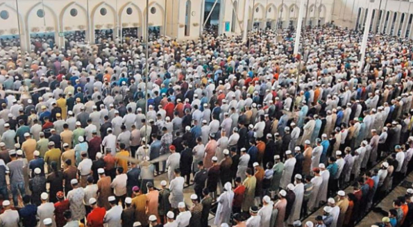 প্রথম তারাবিতে বায়তুল মোকাররমে মুসল্লিদের ঢল