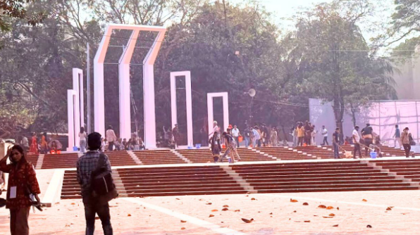 রং-তুলির ছোঁয়ায় প্রস্তুতির শেষ পর্যায়ে শহীদ মিনার প্রাঙ্গণ