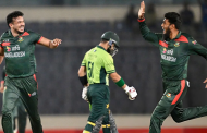 রোমাঞ্চকর লড়াইয়ে পাকিস্তানকে হারিয়ে সিরিজ জিতল বাংলাদেশ