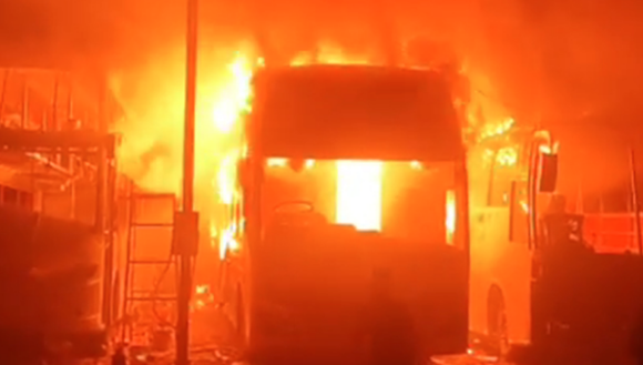 সাভারে বাসে আগুন, নিয়ন্ত্রণে ২ ইউনিট