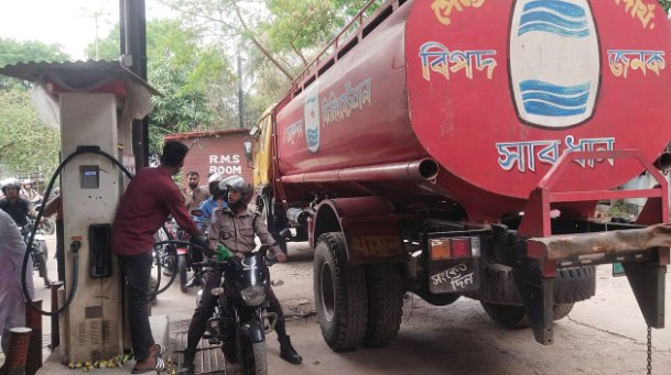 বাইকে ৬০০ কারে ১৫০০ টাকার লিমিট, তারপরও রিফিল!