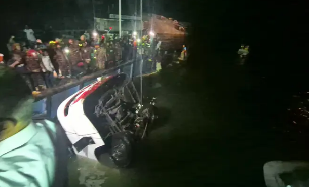 পদ্মায় বাস তলিয়ে যাওয়ার ঘটনায় তদন্ত কমিটি গঠন