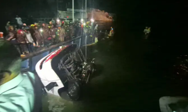 পদ্মায় বাস তলিয়ে যাওয়ার ঘটনায় তদন্ত কমিটি গঠন