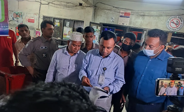 অতিরিক্ত ভাড়া ঠেকাতে রাতেও বিআরটিএর নজরদারি