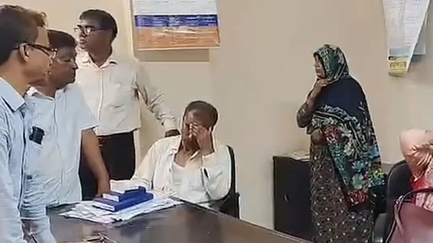 শিক্ষিকাকে মারধরের পরও নেই মামলা, সেই কর্মীর নামে আছে গ্রেপ্তারি পরোয়ানা