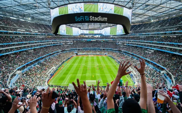 বিশ্বকাপ স্টেডিয়ামে কর্মরত শ্রমিকদের ধর্মঘটের হুমকি