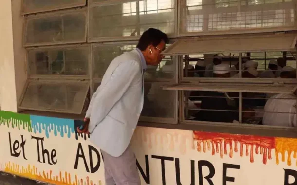 পরীক্ষায় মিলনের সেই কড়াকড়ি রূপ, জানালা দিয়ে করলেন হল পর্যবেক্ষণ