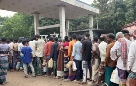 তেলের জন্য কৃষকদের ঘণ্টার পর ঘণ্টা অপেক্ষা, ব্যাহত সেচ কার্যক্রম