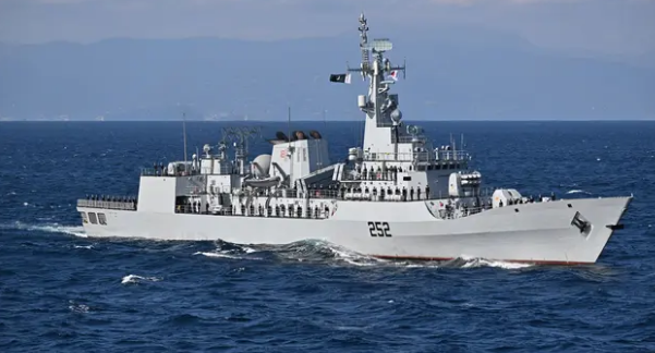 আরব সাগর থেকে বাংলাদেশিসহ ১৮ নাবিককে উদ্ধার পাকিস্তানের নৌবাহিনীর