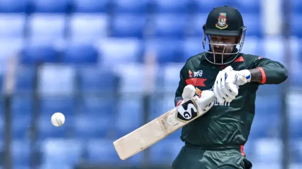 ১০ বলে ৩ উইকেট হারিয়ে পাওয়ার প্লেতে চাপে বাংলাদেশ, বৃষ্টিতে বন্ধ খেলা