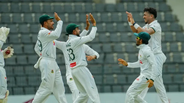 তাসকিন-মিরাজের জোড়া শিকারের পর স্বস্তিতে মধ্যাহ্নভোজে গেল বাংলাদেশ