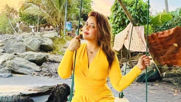 ‘কাকের’ প্রেমে পড়েছেন ভাবনা