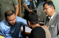 রামিসার বাবার কাঁধে হাত রেখে আশ্বাস দিলেন প্রধানমন্ত্রী