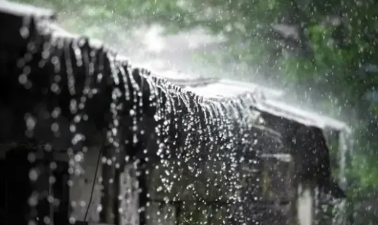 সারাদেশে বজ্রসহ বৃষ্টির আভাস, চার বিভাগে হতে পারে অতিভারী বর্ষণ