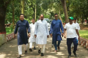 জাতীয় চিড়িয়াখানায় আকস্মিক পরিদর্শনে প্রাণিসম্পদ প্রতিমন্ত্রী