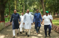 জাতীয় চিড়িয়াখানায় আকস্মিক পরিদর্শনে প্রাণিসম্পদ প্রতিমন্ত্রী