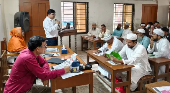 কোরবানির পশু জবাই ও মাংস প্রস্তুতকরণে প্রশিক্ষণ দিচ্ছে ডিএনসিসি
