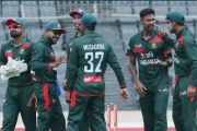 অস্ট্রেলিয়ার বিপক্ষে সিরিজ জয়ে ২ কোটি বোনাস পাচ্ছেন মিরাজরা