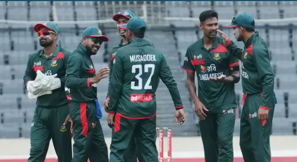 অস্ট্রেলিয়ার বিপক্ষে সিরিজ জয়ে ২ কোটি বোনাস পাচ্ছেন মিরাজরা
