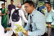 চট্টগ্রামে ফিরল হজযাত্রীদের প্রথম ফ্লাইট