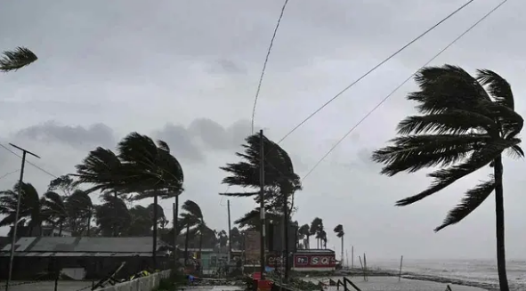 সক্রিয় মৌসুমি বায়ু, বজ্রসহ বৃষ্টি ও ভারী বর্ষণের আভাস