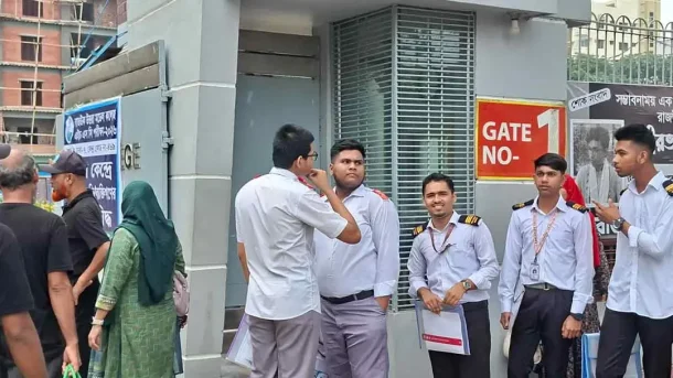 এইচএসসি ২০২৬ আগেভাগেই হাজির পরীক্ষার্থীরা, মিলছে কেন্দ্রে প্রবেশের সুযোগ