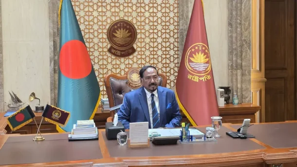 বঙ্গভবনে দাপ্তরিক কার্যক্রম শুরু করলেন ভারপ্রাপ্ত রাষ্ট্রপতি