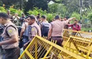 শিক্ষা মন্ত্রণালয় ঘেরাও কর্মসূচি সচিবালয় অভিমুখী সড়ক বন্ধ করে দিলো পুলিশ