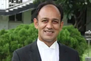 আরো দুই মামলায় জামিন পেলেন ব্যারিস্টার সুমন