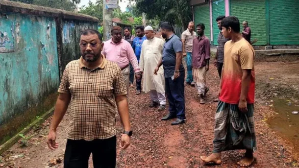সড়ক সংস্কার কাজে অনিয়ম, দায়িত্ব অবহেলায় ৪ কর্মকর্তাকে শোকজ