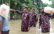 রাঙামাটিতে ত্রাণ নিয়ে দুর্গতদের পাশে বিজিবি