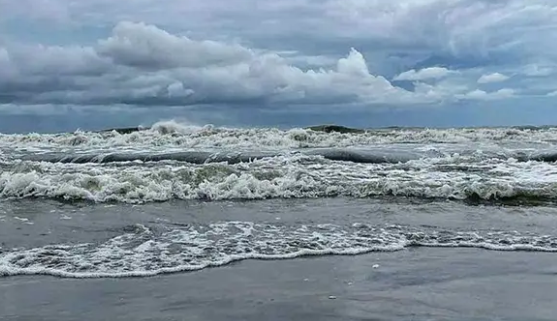 বঙ্গোপসাগরে নিম্নচাপ, দেশজুড়ে পাঁচদিন বিরতিহীন বৃষ্টির আভাস