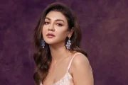 জয়া আহসানের কৃষিকাজ: দীর্ঘক্ষণ চালালেন কোদাল, প্রশংসায় অভিনেত্রী