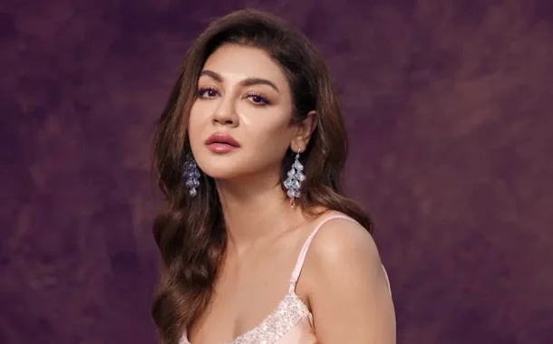 জয়া আহসানের কৃষিকাজ: দীর্ঘক্ষণ চালালেন কোদাল, প্রশংসায় অভিনেত্রী