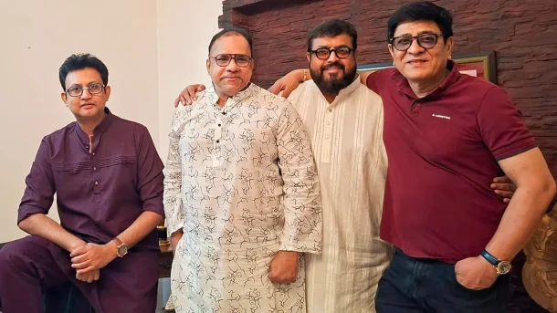 চার বন্ধুর পুনর্মিলন, উচ্ছ্বসিত ভক্তরাও