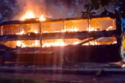 দাঁড়িয়ে থাকা গাড়িতে ধাক্কা দিয়ে পুড়ে ছাই স্লিপার বাস